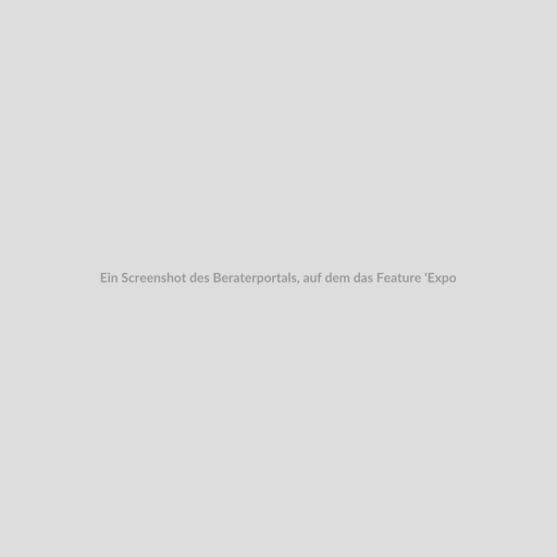 Ein Screenshot des Beraterportals, auf dem das Feature 'Export von Buchungslisten' hervorgehoben ist. Ein Berater sitzt an seinem Schreibtisch und sieht die übersichtliche Liste seiner Buchungen auf seinem Computerbildschirm.