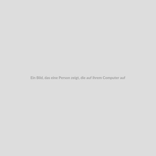 Ein Bild, das eine Person zeigt, die auf ihrem Computer auf der SaaS-Plattform beraterportal.net arbeitet. Sie sieht zufrieden aus, als ob sie gerade ihr Profilmanagement und ihre Kundenverwaltung optimiert hat.