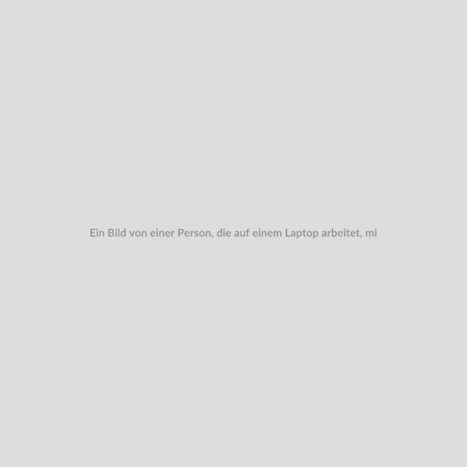 Ein Bild von einer Person, die auf einem Laptop arbeitet, mit E-Mails und Nachrichten, die vom Bildschirm abheben, um die Kommunikation und Interaktion zu symbolisieren. Auf dem Bildschirm ist das Logo von Beraterportal.net sichtbar.